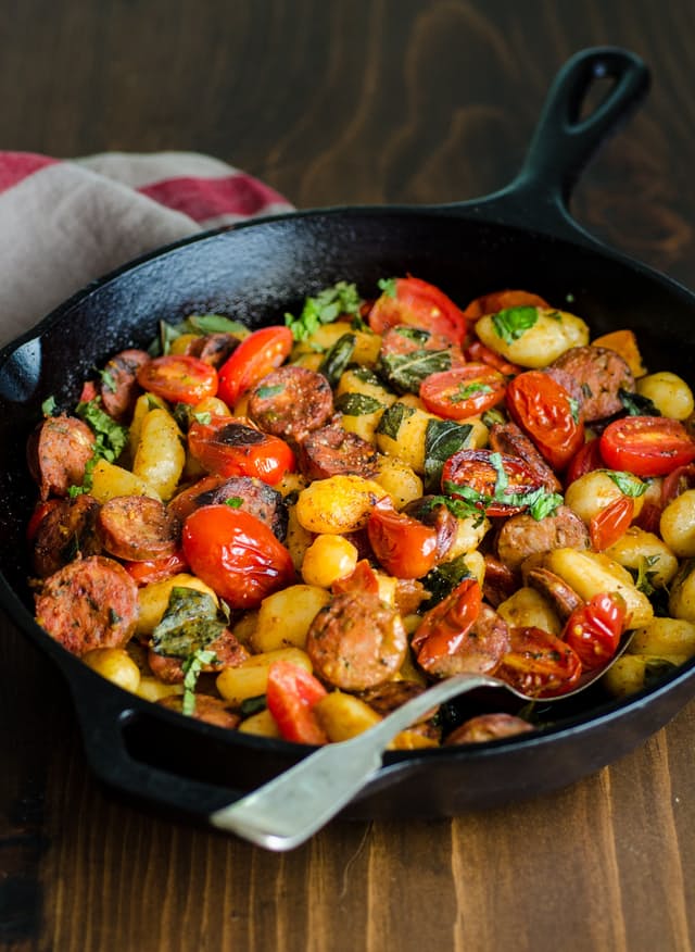 Gnocchi Skillet med kylling pølse & Tomater