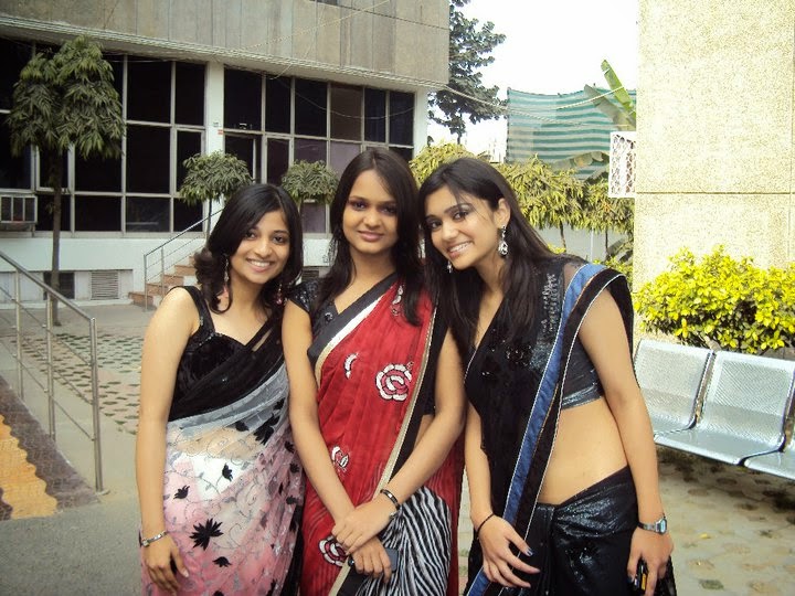 Local Indian College Girls In Saree Hot Styles Photos -9990