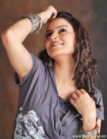 Pak Celebrity Gossip: Javeria Abbasi Photos and Biography