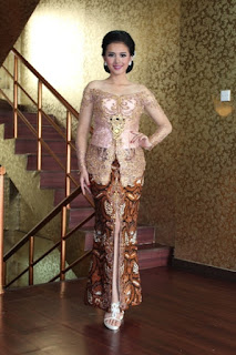 Model Kebaya Brokat Untuk Orang Gemuk Model Kebaya Brokat Untuk Orang Gemuk