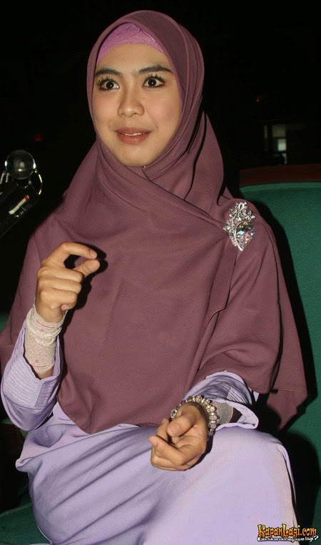 Foto Hot Sexy Oki Setiana Dewi Dalam Balutan Hijab Cantik Lihat Keseluruh Arsip Baru Jossssss