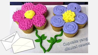 Cupcake ultah yang disukai anak perempuan adalah tema bunga Cupcake ultah yang disukai anak perempuan adalah tema bunga
