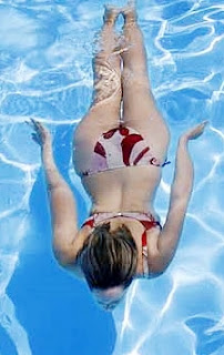 Berenang untuk mengencangkan payudara Berenang untuk mengencangkan payudara