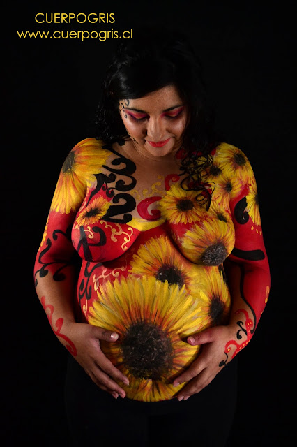 cuerpo pintado embarazada girasoles