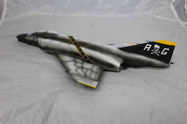 Montage pas à pas du F-4B Phantom II d'eduard au 1/48. F-4B Phantom II,Eduard 1/48, La réalisation de la décoration.