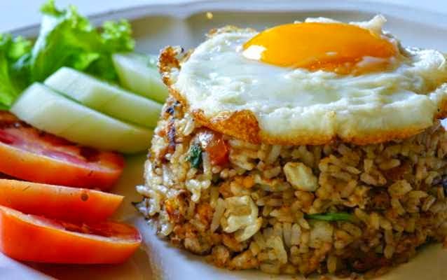 Resep Nasi Goreng Ala Restoran Nasi goreng sudah menjadi salah satu masakan favorit di Indonesia Resep Nasi Goreng Ala Restoran