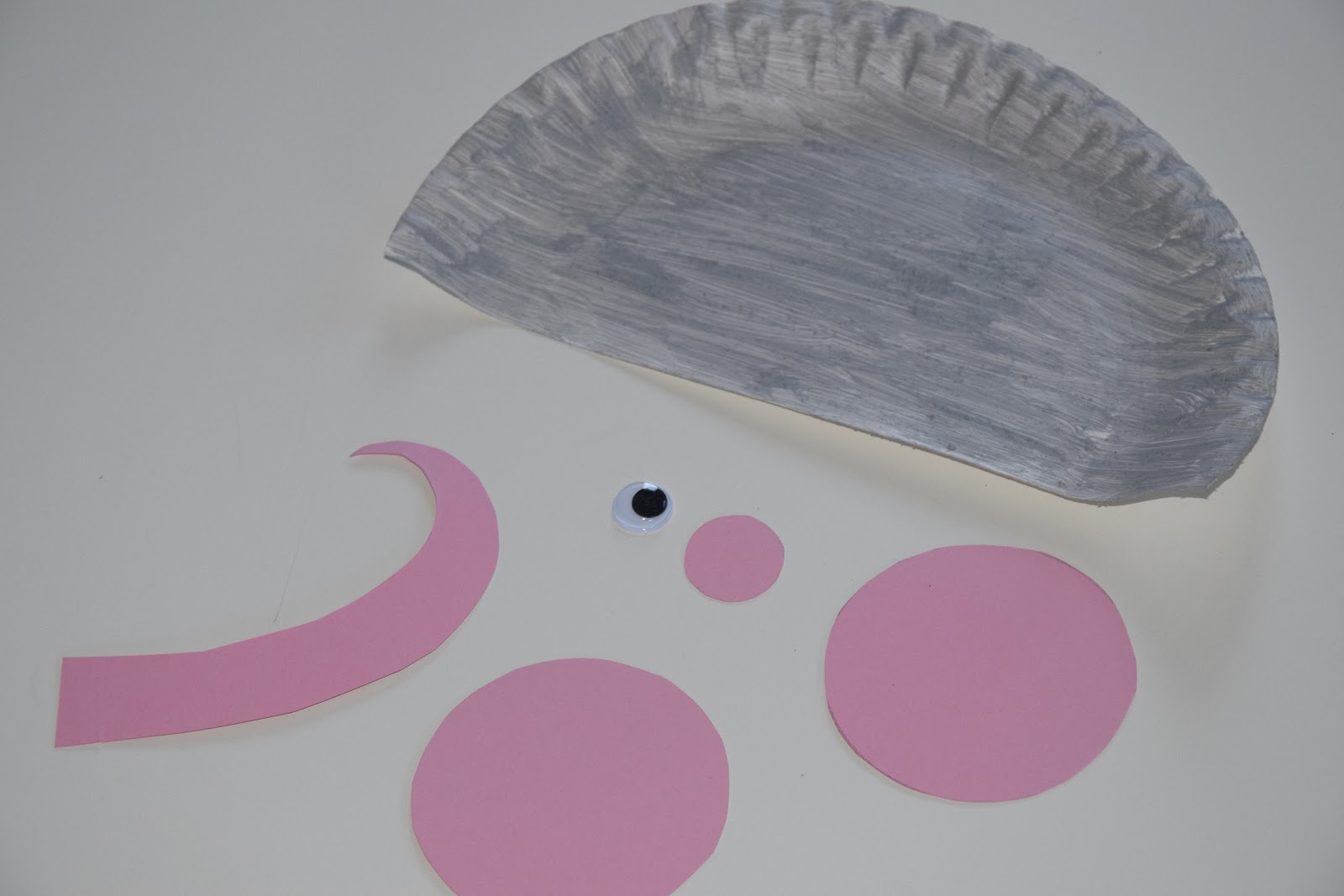 Familie und mehr : Bunte Tiere basteln + tierreichem Buchtipp von