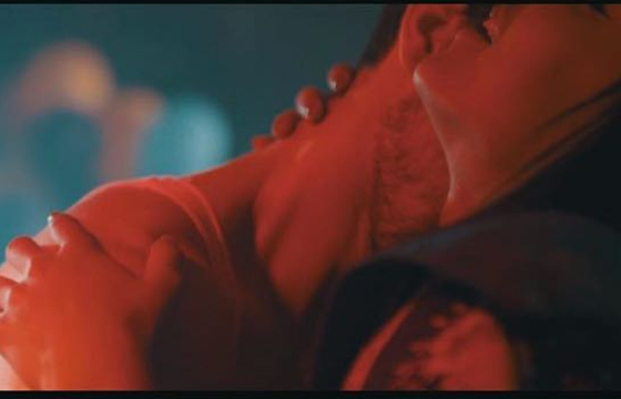 Com cenas ousadas, Tays Reis grava novo clipe da Banda Vingadora 6