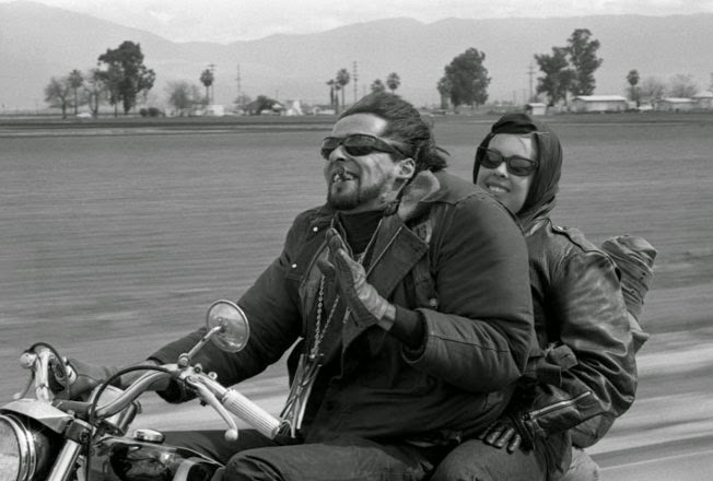 20 Black And White Photos Capture Daily Life Of Hells