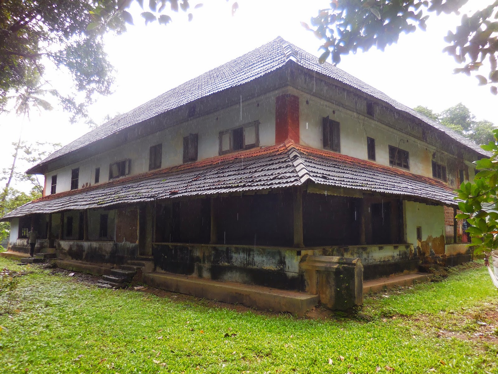 architecture-kerala-traditional-house-plan-with-nadumuttam-and-poomukham-homedecorkerala