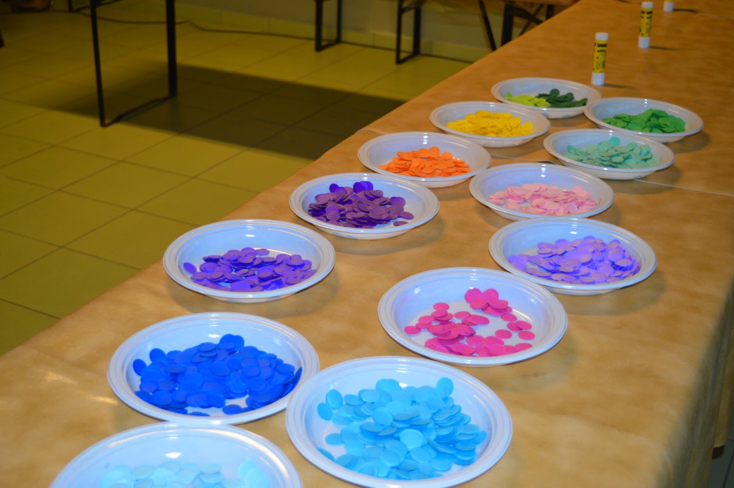 Associazione arcobaleno genitori per la scuola favole a for Pesciolino da colorare per bambini