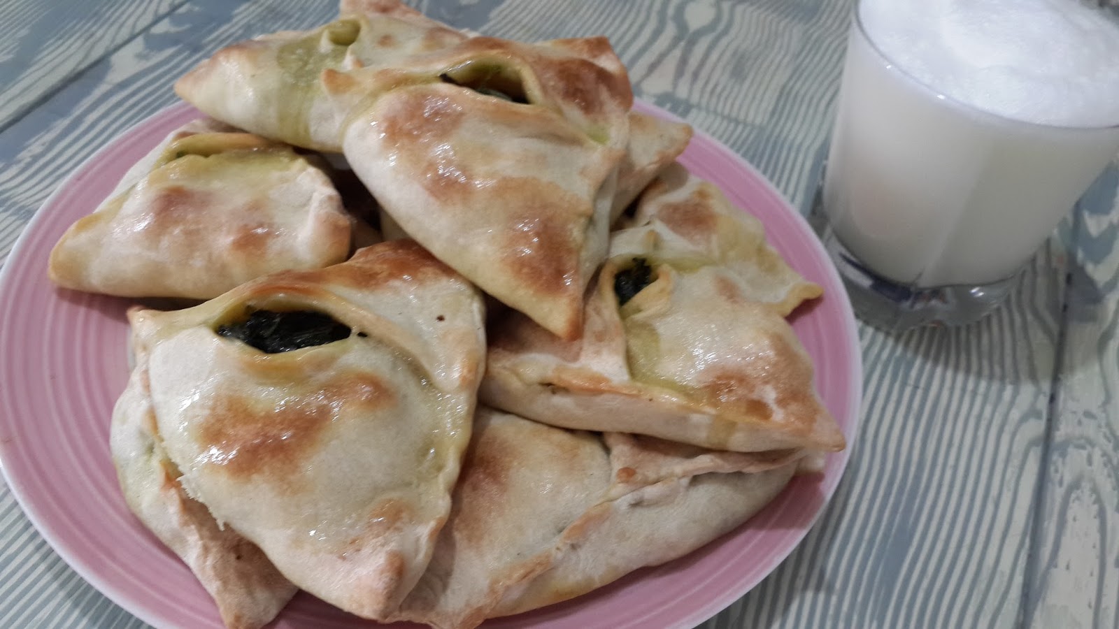 Kiraz Dünyası: Ispanaklı Börek Kiraz Dünyası: Ispanaklı Börek