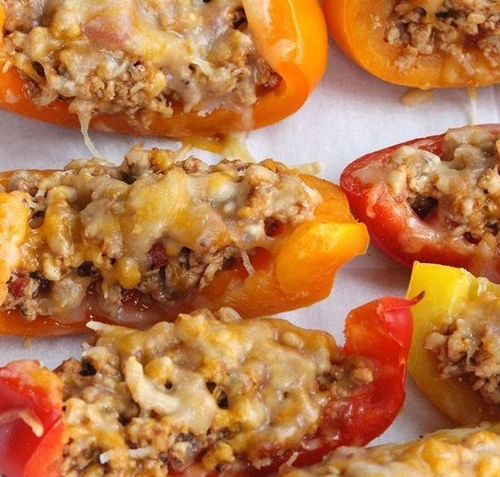 Skinny Bell Pepper Nacho Boats #lowcarb #cleaneating Skinny Bell Pepper Nacho Boats #lowcarb #cleaneating