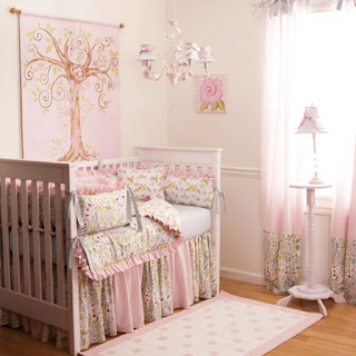 desain kamar bayi perempuan warna merah muda