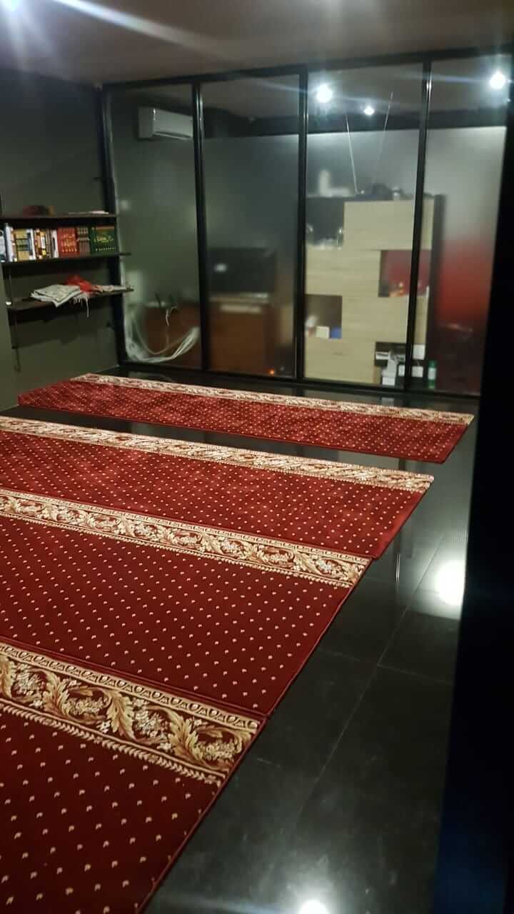 mushalla luas atau masjid di cafe Umaro Gunung Batu Bandung mushalla luas atau masjid di cafe Umaro Gunung Batu Bandung