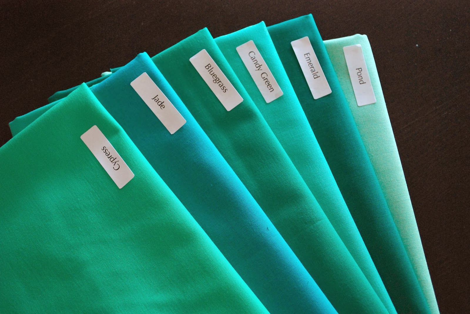 What color goes with teal decodir
