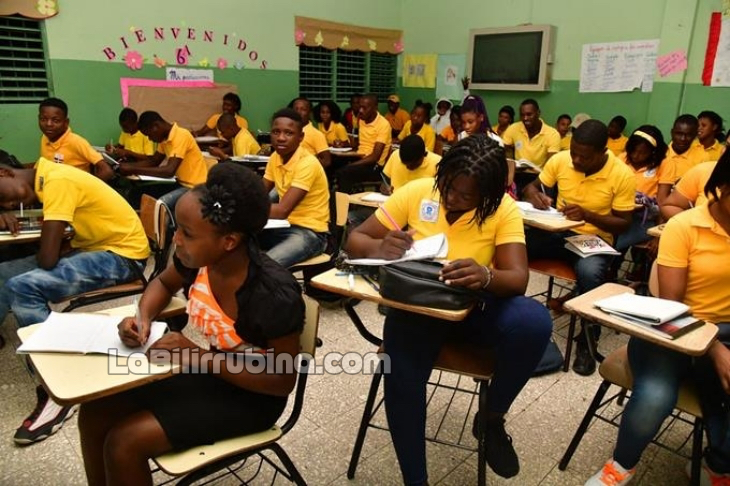 “Los haitianos están aprovechando el 4% de Educación mucho más que los dominicanos” Estudiantes haitianos