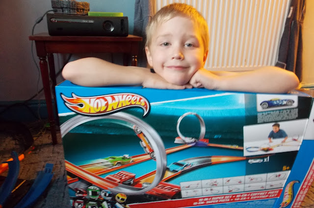 hot wheels super 10 in 1 set with motorised boosts
