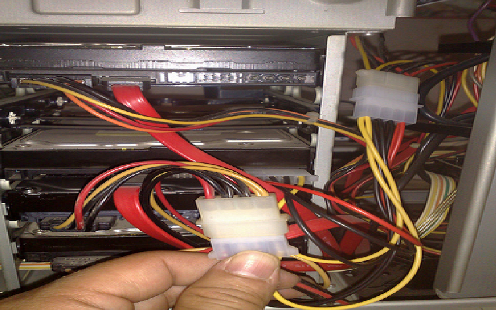 ENSAMBLAJE DE UNA COMPUTADORA