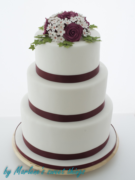 Hochzeitstorte Mit Blumenbouquet Marlenes Sweet Things