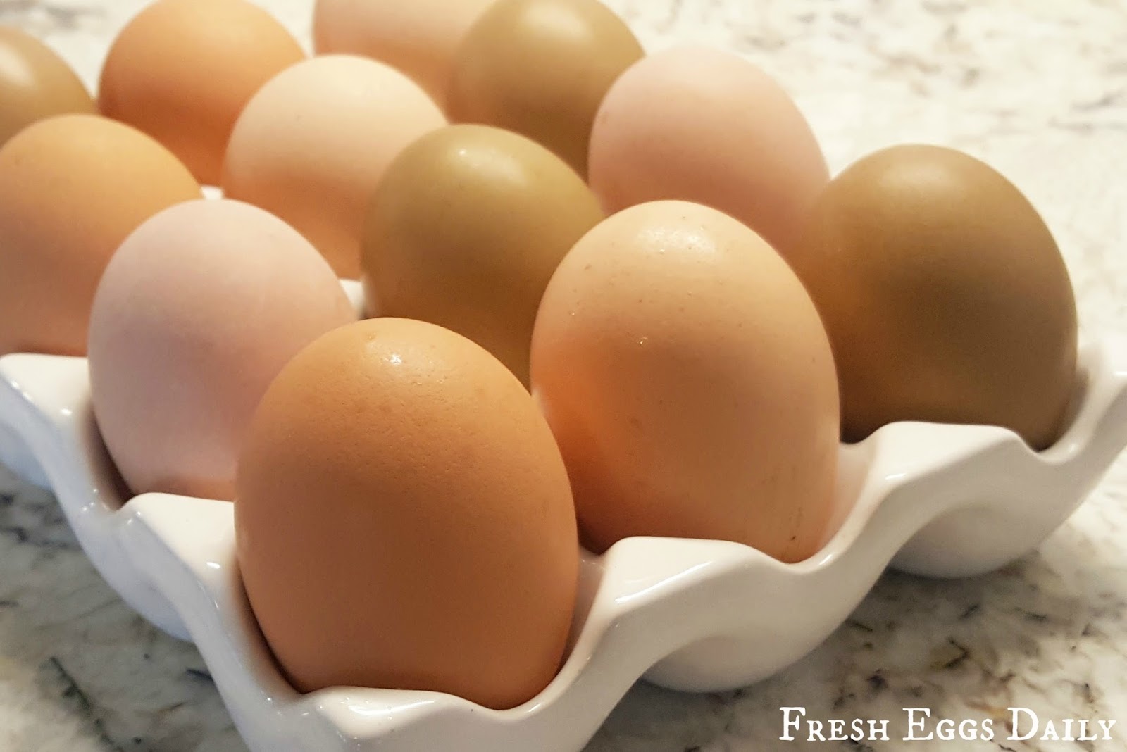 Яйцо стоит. Pasture eggs. Eggs do you need? ten. Long egg. Уголок для складывания яиц.