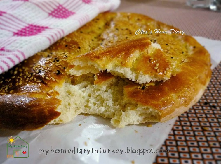 HOMEMADE Ramazan Pidesi (Ramadhan pide recipe)| Çitra's Home Diary. #ramazanpidesi #turkishpide #flattbread #pidebread #homadepide #homadebread #rotikhasturki
