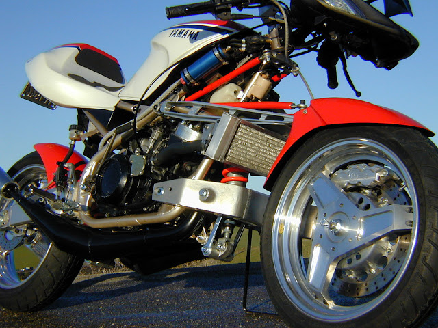 Julian Farnam FFE 350 Forkless Yamaha RZ Motorcycle