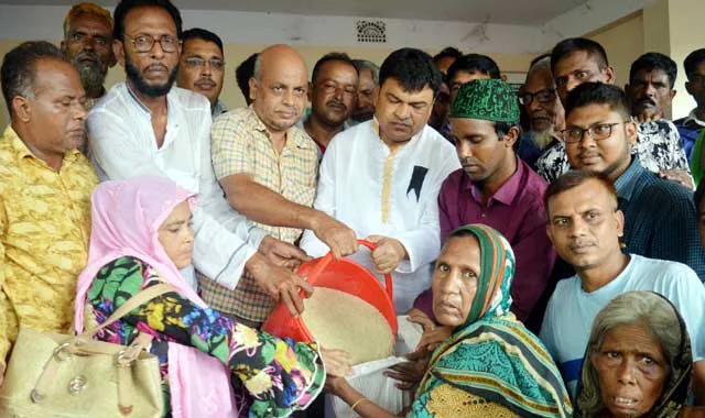 Distribution of VGF rice among poor families