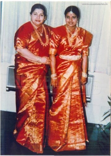 பெரும்பாலானோர் வறுமையில் வாடும் பொது அரசியல் வாதிகள் மட்டும் சுக போகத்தில் திளைப்பதை காணமுடிகிறது. பெரும்பாலானோர் வறுமையில் வாடும் பொது அரசியல் வாதிகள் மட்டும் சுக போகத்தில் திளைப்பதை காணமுடிகிறது.