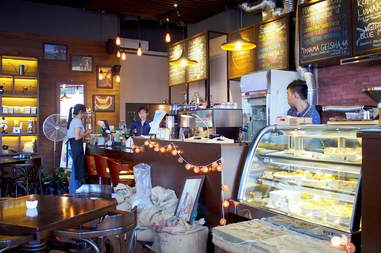 Kuching Cafes 2015 Earthlings Coffee