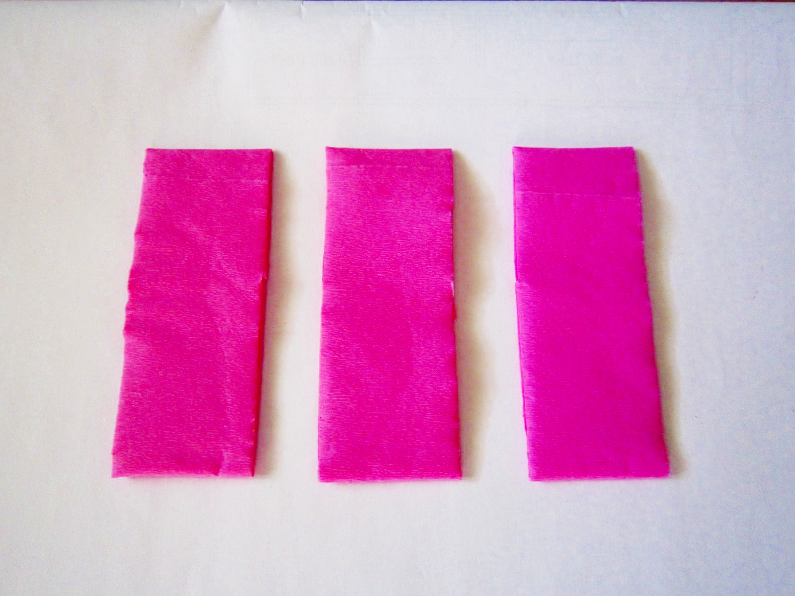 Bluey's Family Treasures How to Make a Crepe Paper Lei