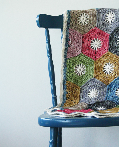 Crochet hexagon blanket, Scheepjes Stonewashed | Happy in Red Crochet hexagon blanket, Scheepjes Stonewashed | Happy in Red
