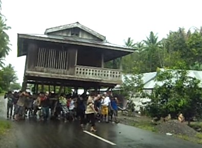 TRADISI PINDAH RUMAH SUKU BUGIS "MAPPALETTE BOLA" | SENI - BUDAYA INDONESIA