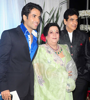 Kapoor Family Photo: Esha Deol's Marriage Reception 
