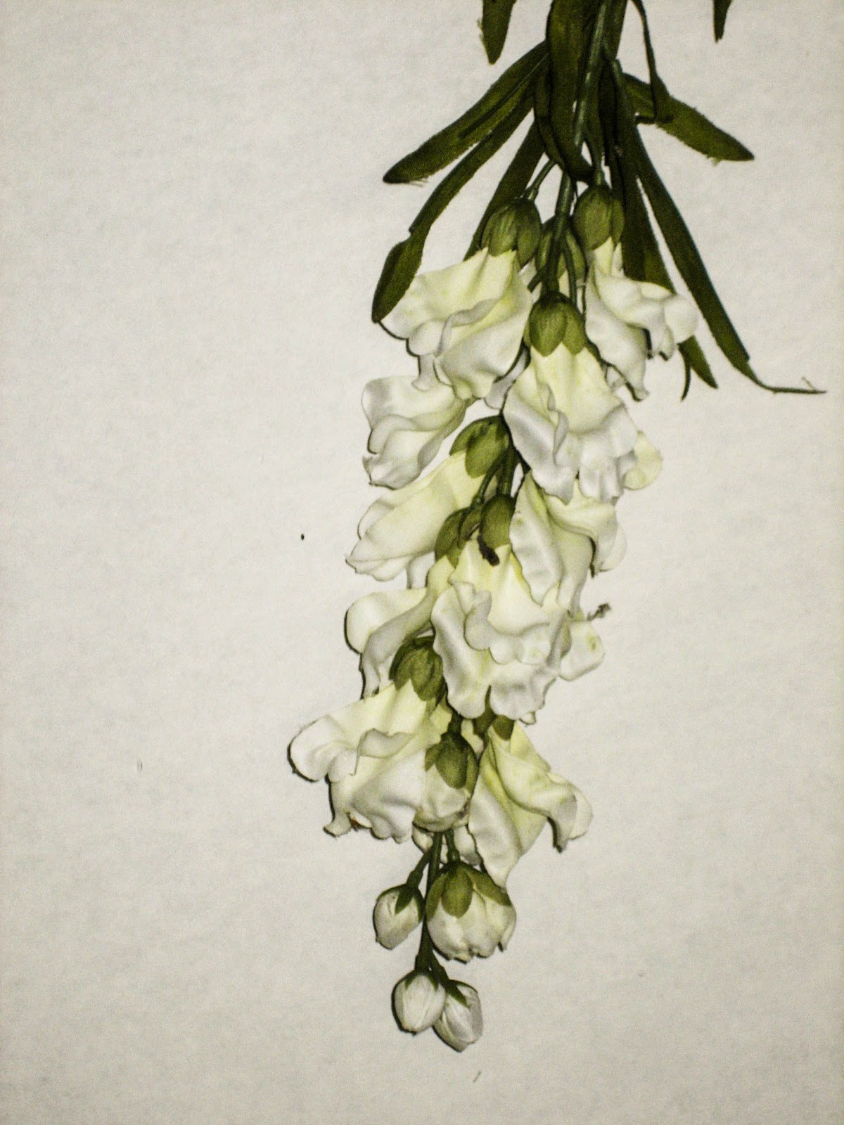 GARAGE SALE A Bundle Of WHite Silk Flowers