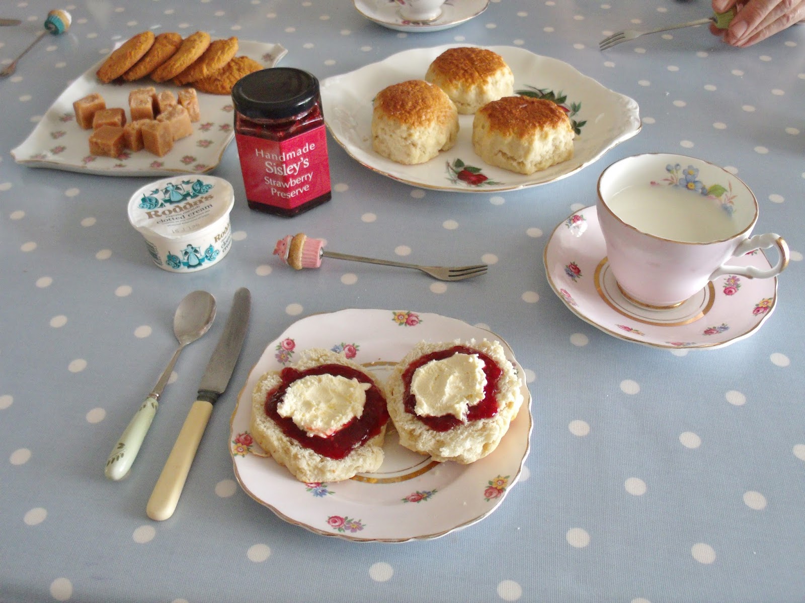 A Traditional Cornish Cream Tea ♥ Victoria's Vintage Blog