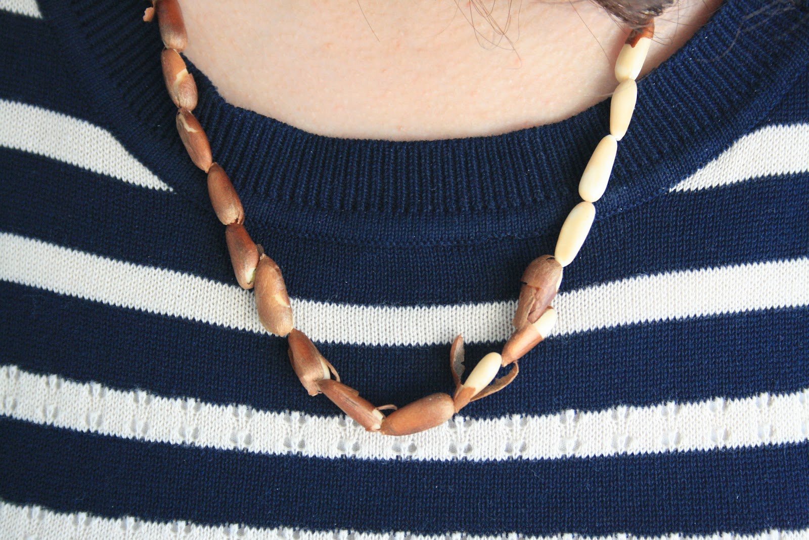 Trabalho a 4 mãos: Colares de pinhões