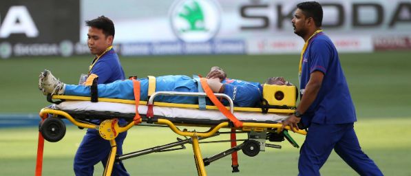 Hardik Pandya On Stretcher against pakistan | Asia cup 2018 Hardik Pandya On Stretcher against pakistan | Asia cup 2018