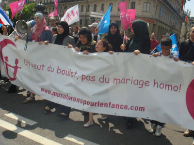 Collectif des Citoyens Musulmans pour l'Enfance, Manif pour tous à Lyon, 2013 Collectif des Citoyens Musulmans pour l'Enfance, Manif pour tous à Lyon, 2013