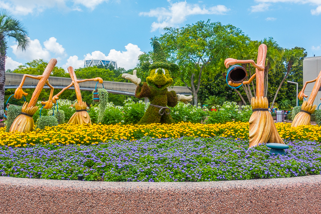 Epcot International Flower and Garden Festival 2017 - beautiful flowers and amazing food! You MUST make a trip to Walt Disney World to check out the festival! SO fun! Epcot International Flower and Garden Festival 2017 - beautiful flowers and amazing food! You MUST make a trip to Walt Disney World to check out the festival! SO fun!