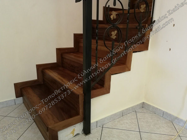 Επένδυση σκάλας με ξυλεία ιρόκο