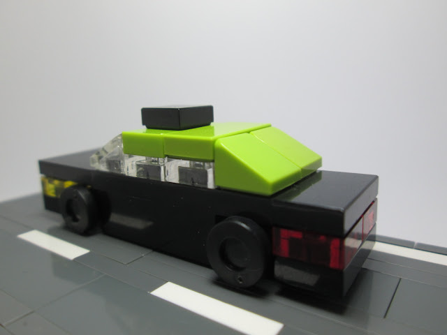 MOC LEGO Táxi português construído em micro escala