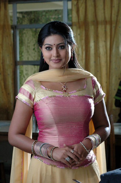 Indian Actress Tamil Actress Sneha Hot Showing Her Hanging Big Boobs And Bra