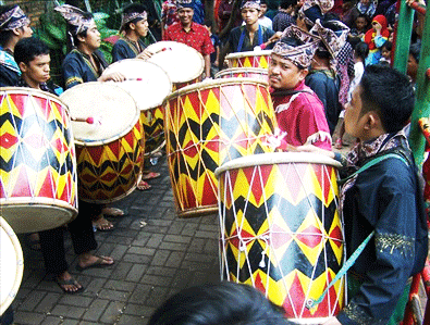Gendang Tabuik Alat Musik Perkusi Sumatera Barat