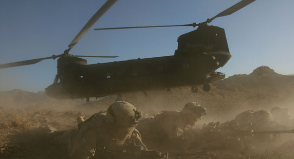 http://4.bp.blogspot.com/-vCBgssSxBFA/UHlmduJH5KI/AAAAAAAAFp4/VRwA4uS1VI8/s1600/110808_afghanistan_helicopter_605_ap.jpg