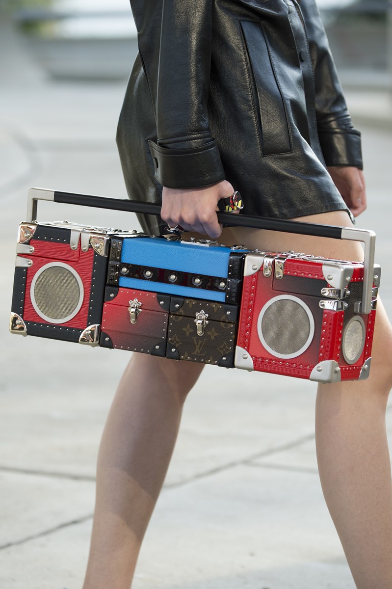 Détails accessoires Louis Vuitton Cruise 2017 louis-vuitton-cruise-2017,louis-vuitton-cruise, cruise-2017, défilé-louis-vuitton, louis-vuitton-rio-janeiro, louis-vuitton-brasil, louis-vuitton-brésil, du-dessin-aux-podiums, dudessinauxpodiums, nicolas-ghesquière-louis-vuitton, Niterói-Contemporary-Art-Museum, museu-nitéroi, Musée-d-art-contemporain-de-Niterói