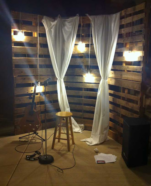 pallet backdrop for stage