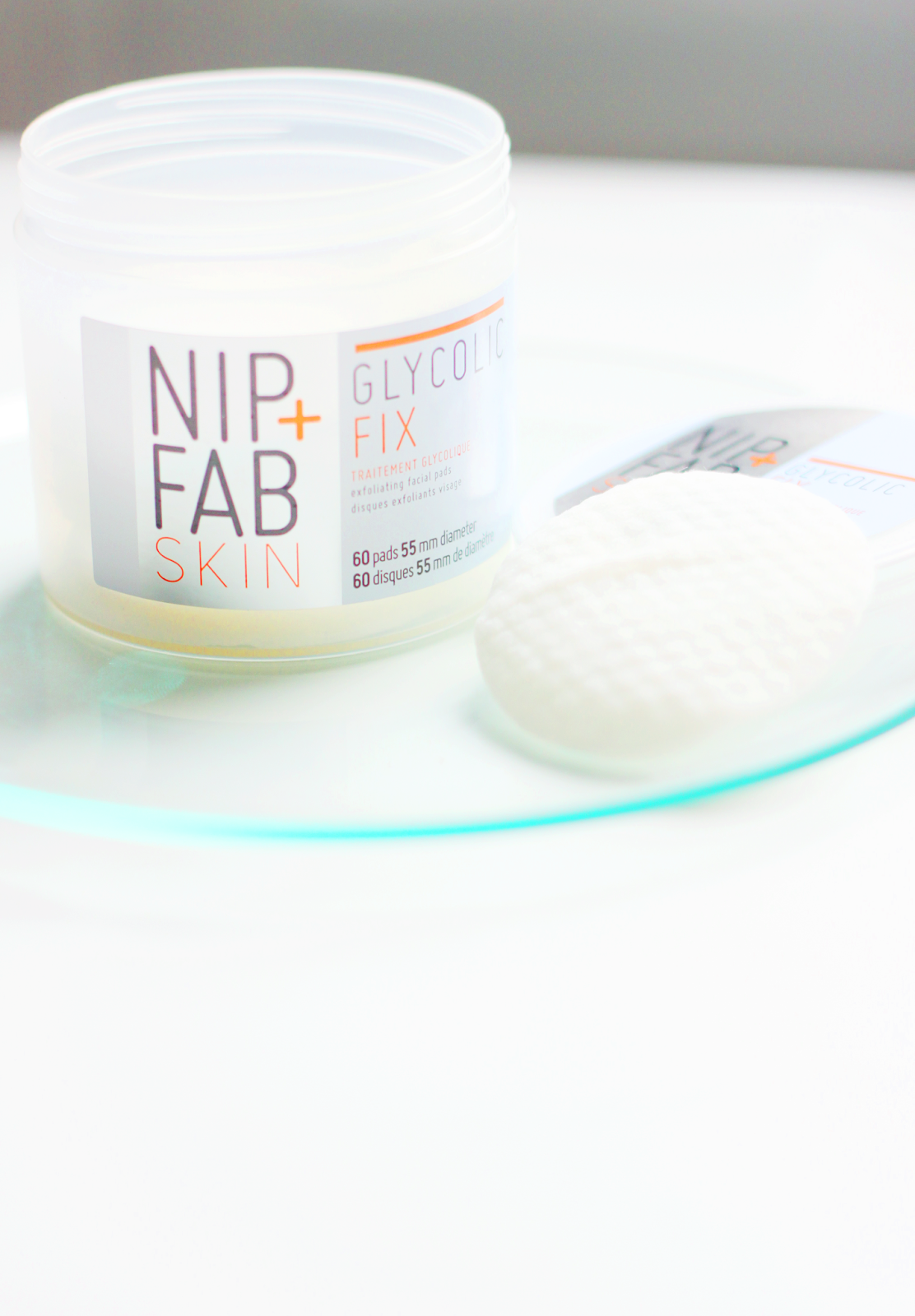 a picture of NIP+FAB Glycolic Fix Exfoliating Facial Pads