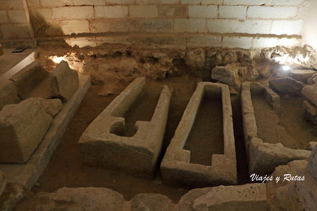 Sepulcros antropomórficos de San Andrés del Arroyo AceptarCancelar