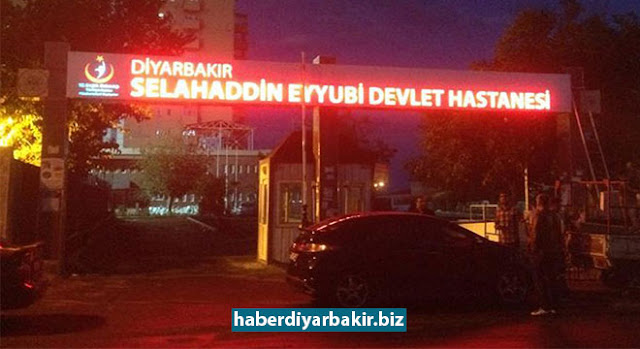Diyarbakır'da 39 asker zehirlenme şüphesiyle hastaneye kaldırıldı DİYARBAKIR-Diyarbakır'da akşam yemeği yedikten sonra rahatsızlanan 39 asker zehirlenme şüphesiyle hastaneye kaldırıldı.